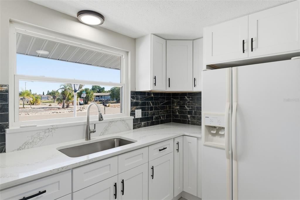 For Sale: $205,000 (2 beds, 2 baths, 1096 Square Feet)