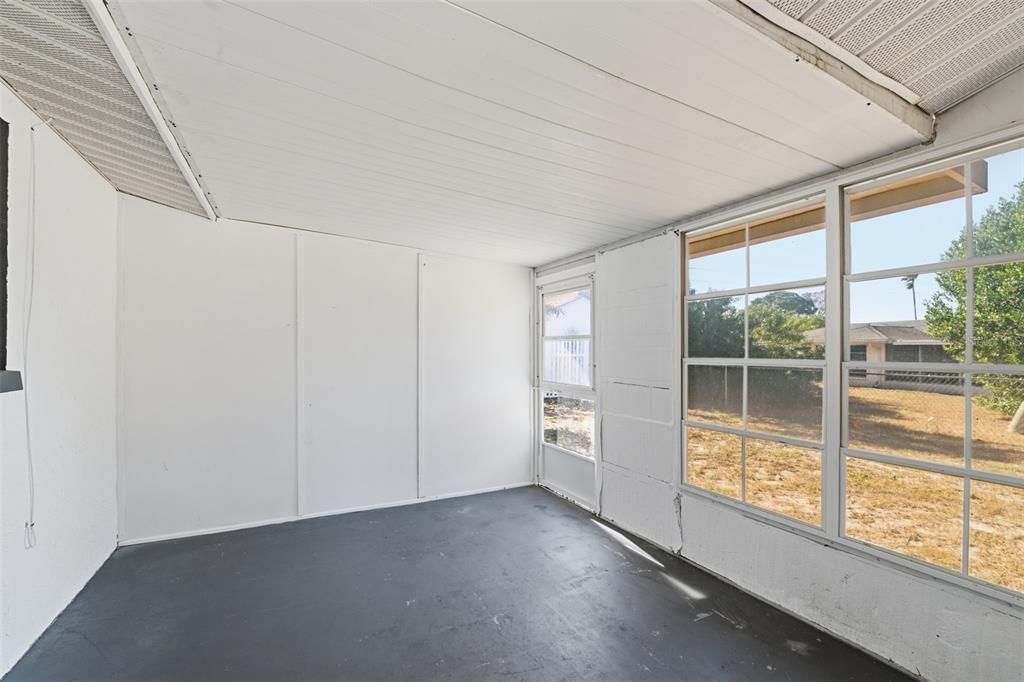 For Sale: $205,000 (2 beds, 2 baths, 1096 Square Feet)