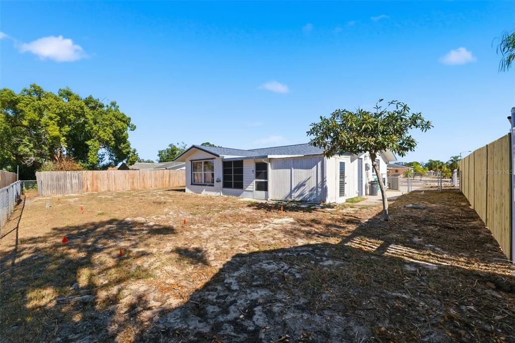 For Sale: $205,000 (2 beds, 2 baths, 1096 Square Feet)