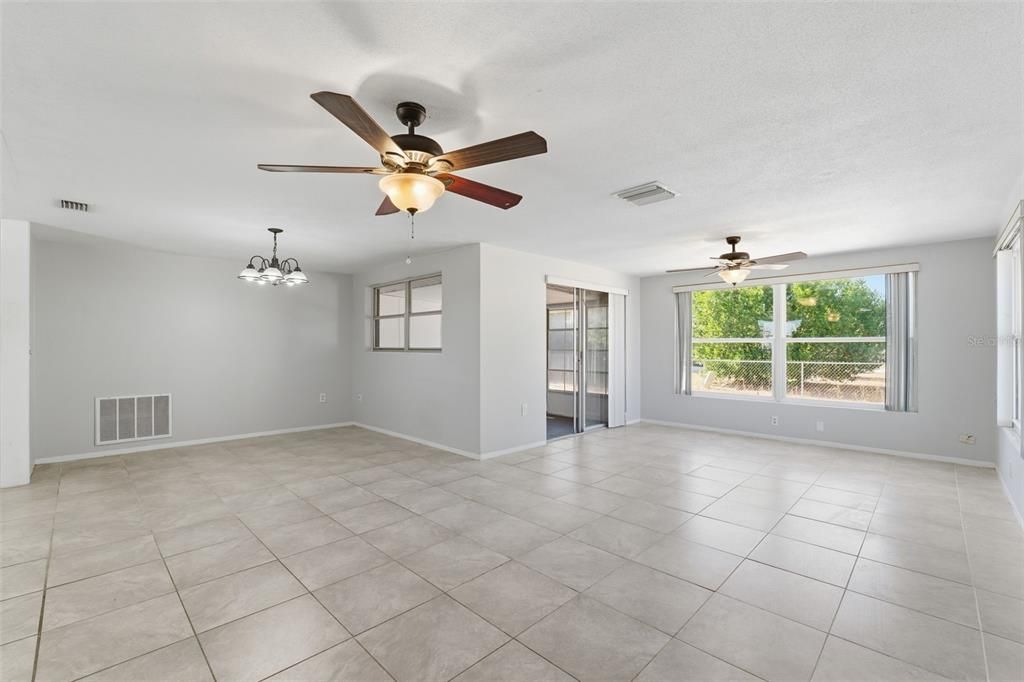 For Sale: $205,000 (2 beds, 2 baths, 1096 Square Feet)