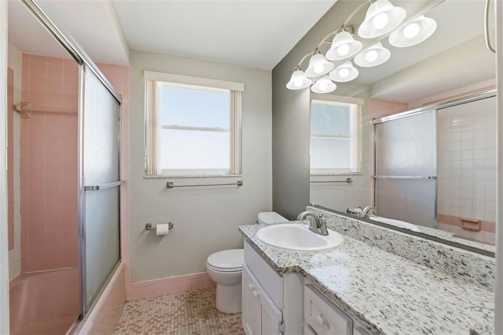 For Sale: $205,000 (2 beds, 2 baths, 1096 Square Feet)