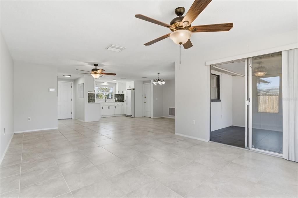 For Sale: $205,000 (2 beds, 2 baths, 1096 Square Feet)