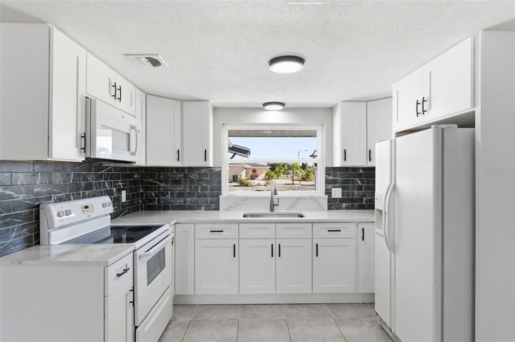 For Sale: $205,000 (2 beds, 2 baths, 1096 Square Feet)