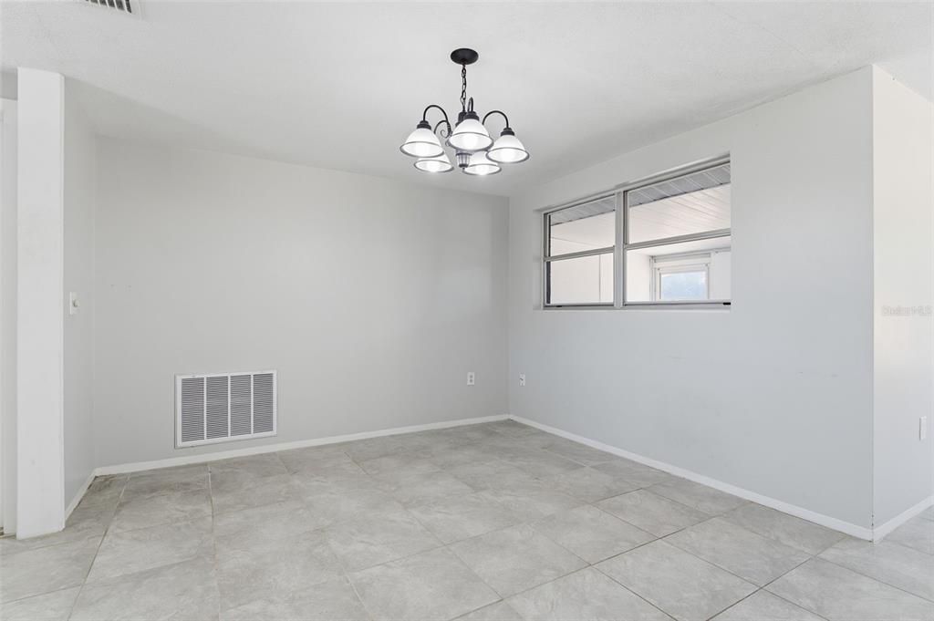 For Sale: $205,000 (2 beds, 2 baths, 1096 Square Feet)