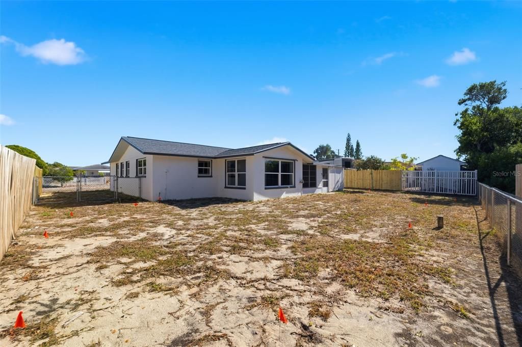 For Sale: $205,000 (2 beds, 2 baths, 1096 Square Feet)