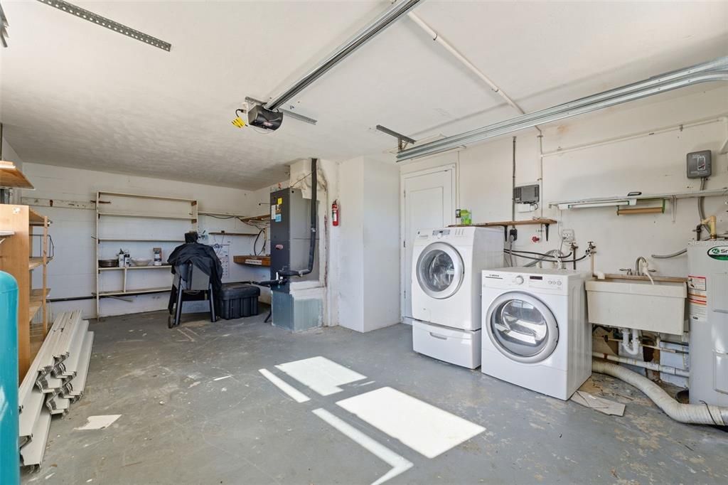 For Sale: $205,000 (2 beds, 2 baths, 1096 Square Feet)