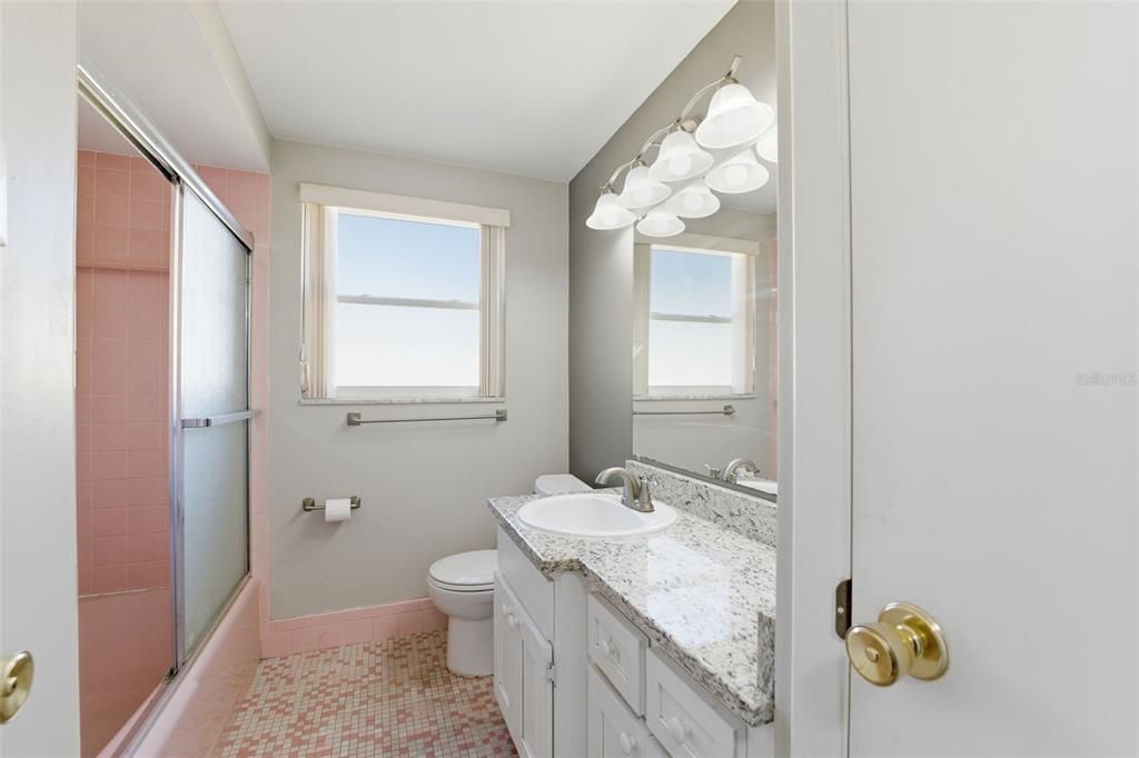 For Sale: $205,000 (2 beds, 2 baths, 1096 Square Feet)