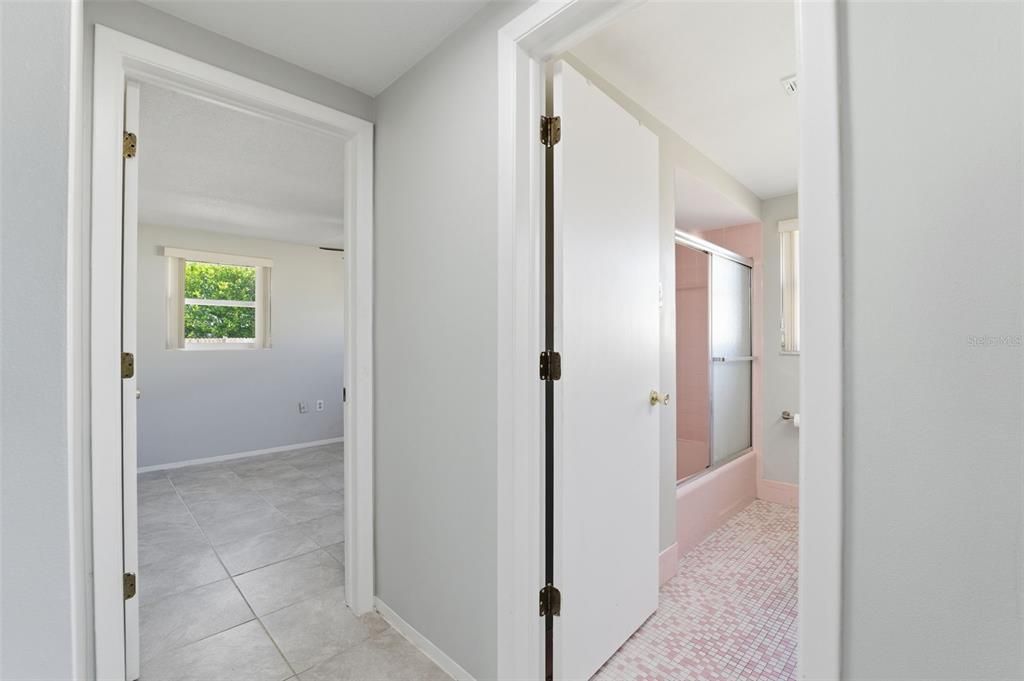 For Sale: $205,000 (2 beds, 2 baths, 1096 Square Feet)