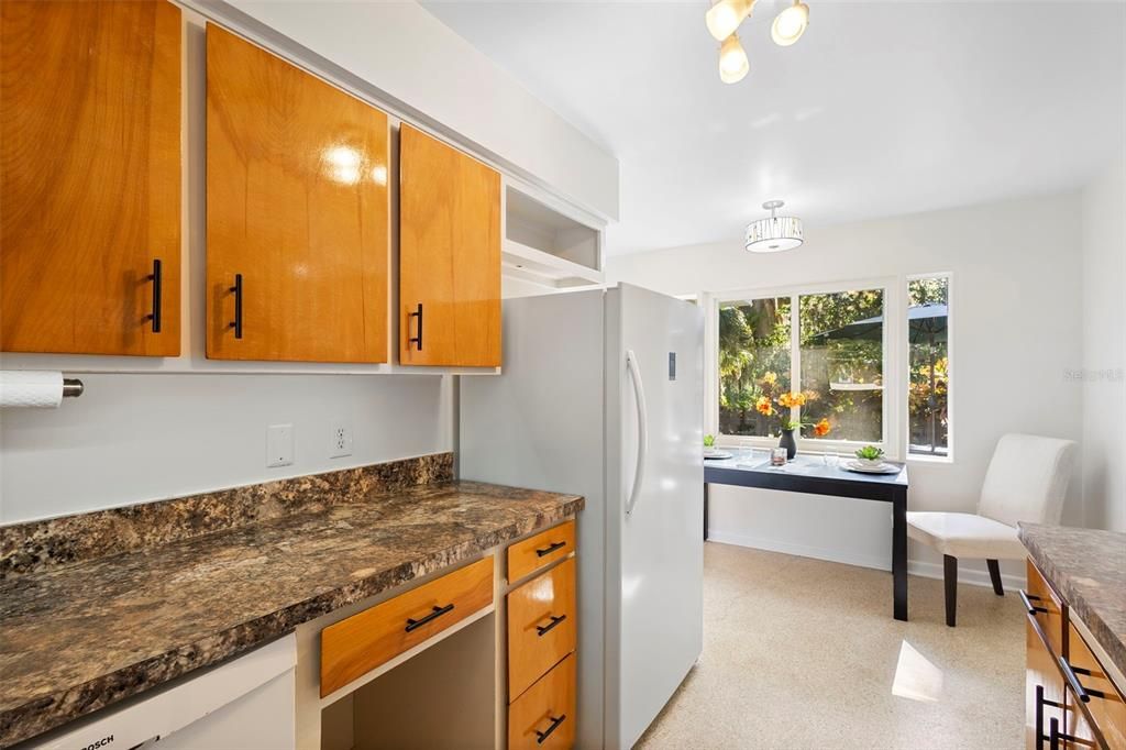 待售: $450,000 (2 贝兹, 2 浴室, 1589 平方英尺)