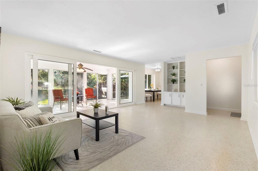 待售: $450,000 (2 贝兹, 2 浴室, 1589 平方英尺)