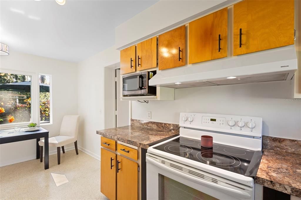 待售: $450,000 (2 贝兹, 2 浴室, 1589 平方英尺)