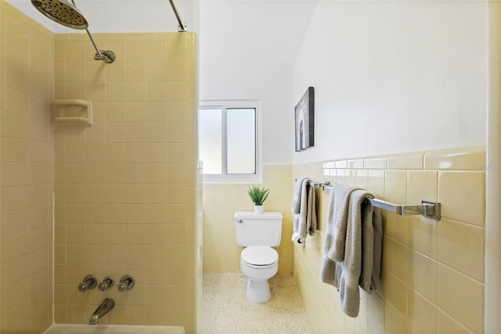 待售: $450,000 (2 贝兹, 2 浴室, 1589 平方英尺)