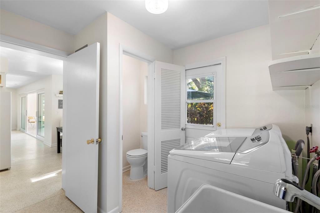 待售: $450,000 (2 贝兹, 2 浴室, 1589 平方英尺)