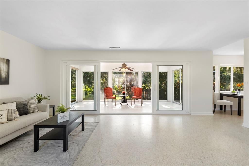 待售: $450,000 (2 贝兹, 2 浴室, 1589 平方英尺)