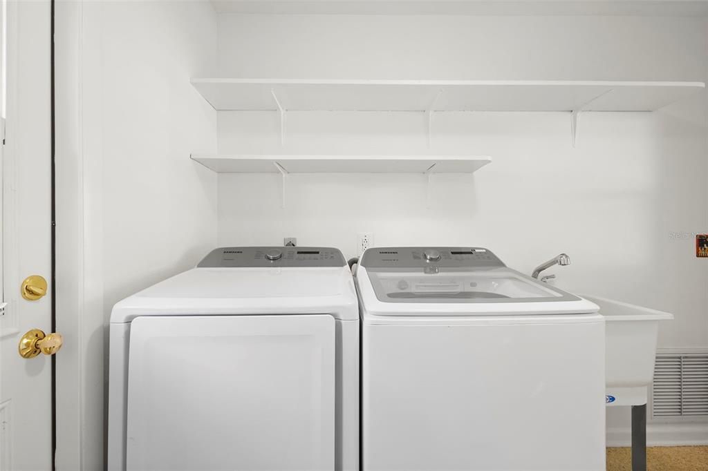 待售: $450,000 (2 贝兹, 2 浴室, 1589 平方英尺)