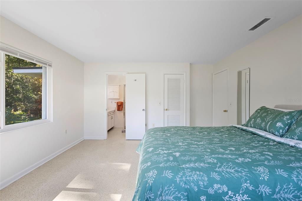 待售: $450,000 (2 贝兹, 2 浴室, 1589 平方英尺)