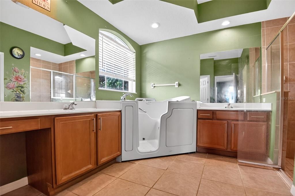 For Sale: $369,000 (4 beds, 3 baths, 2397 Square Feet)