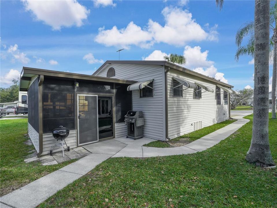 待售: $125,000 (2 贝兹, 1 浴室, 744 平方英尺)