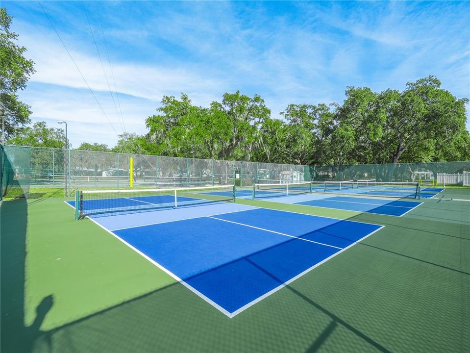 待售: $125,000 (2 贝兹, 1 浴室, 744 平方英尺)