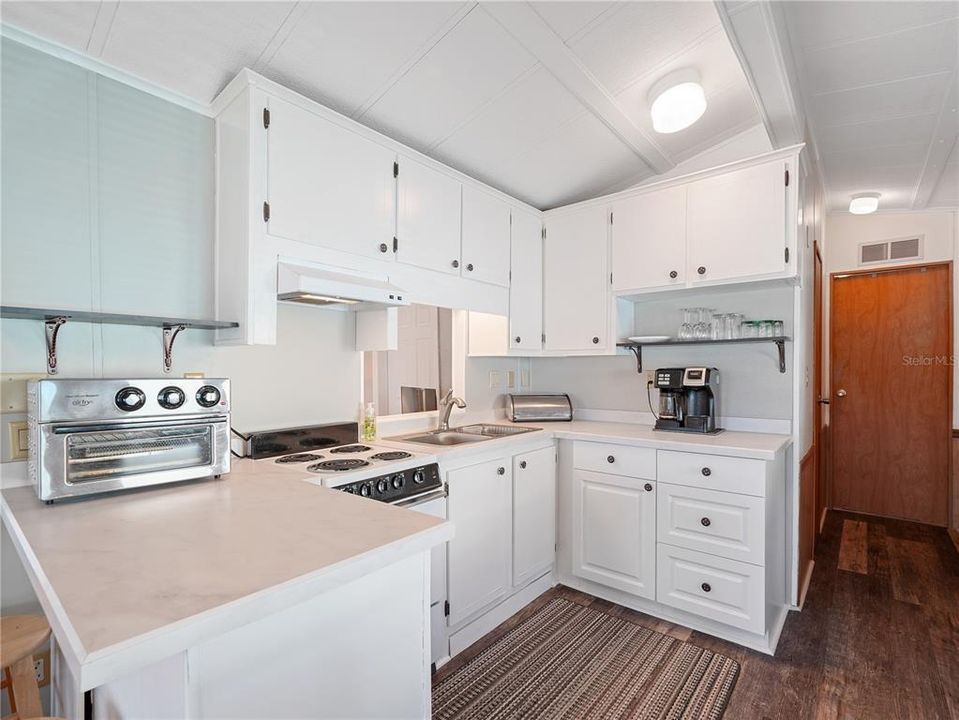 待售: $125,000 (2 贝兹, 1 浴室, 744 平方英尺)