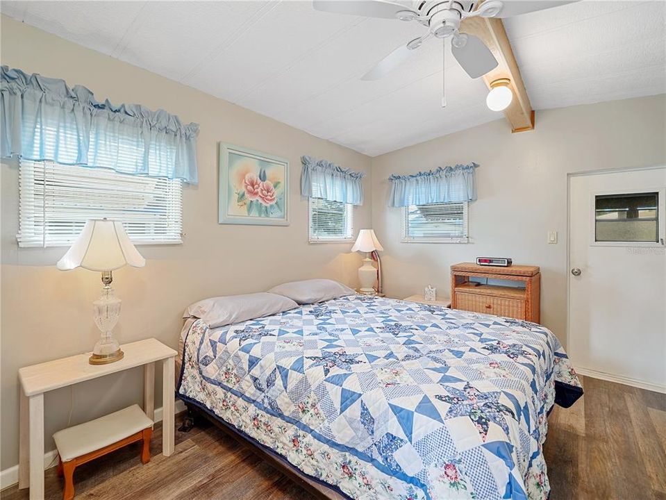 待售: $125,000 (2 贝兹, 1 浴室, 744 平方英尺)