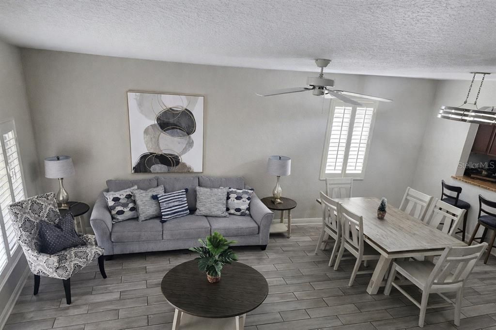 На продажу: $228,999 (4 спален, 3 ванн, 1762 Квадратных фут)