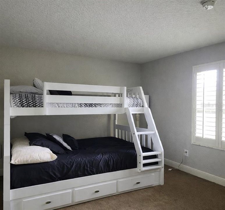 На продажу: $228,999 (4 спален, 3 ванн, 1762 Квадратных фут)