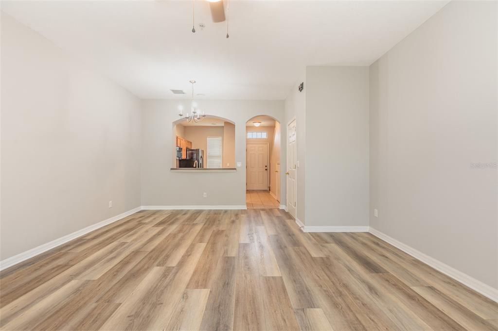 待售: $259,990 (2 贝兹, 2 浴室, 1003 平方英尺)