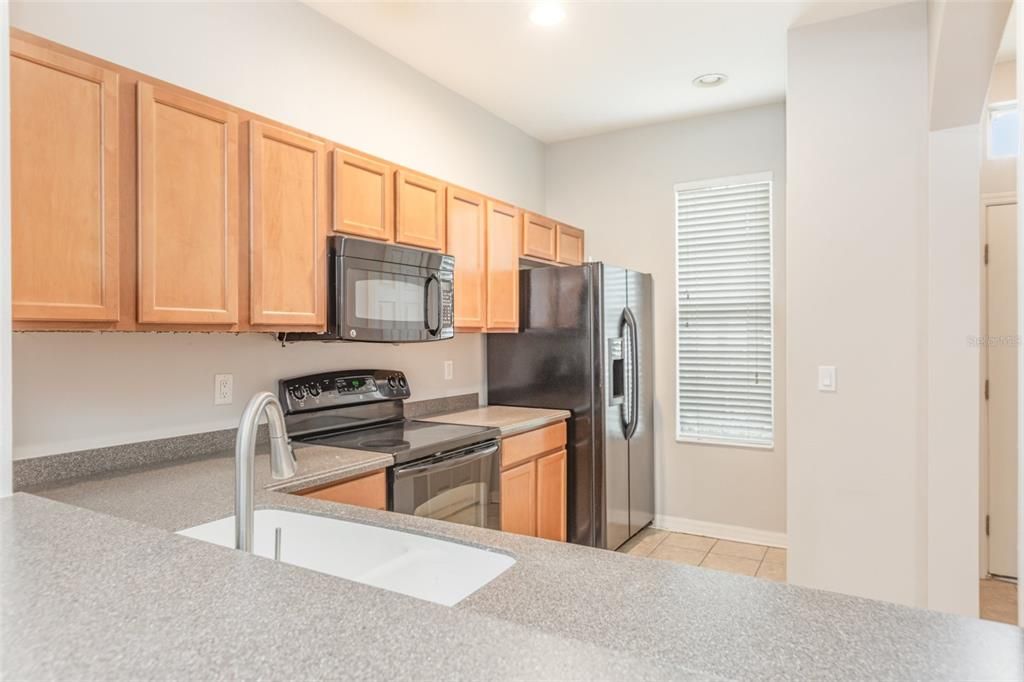 待售: $259,990 (2 贝兹, 2 浴室, 1003 平方英尺)