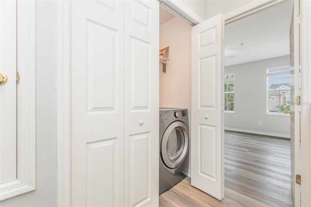 待售: $259,990 (2 贝兹, 2 浴室, 1003 平方英尺)