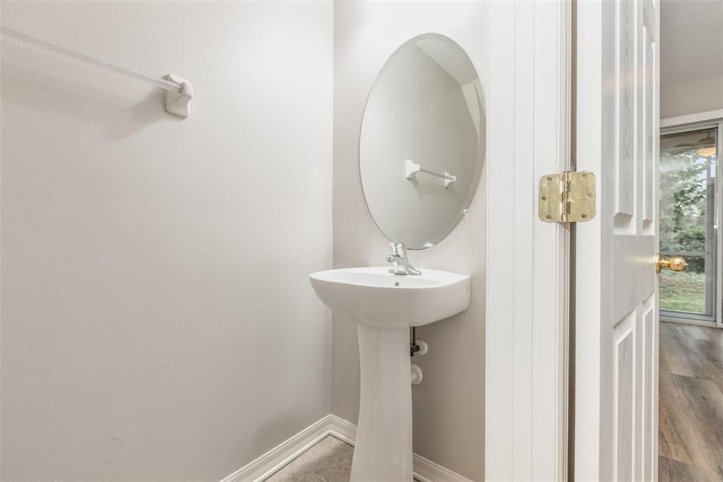 待售: $259,990 (2 贝兹, 2 浴室, 1003 平方英尺)