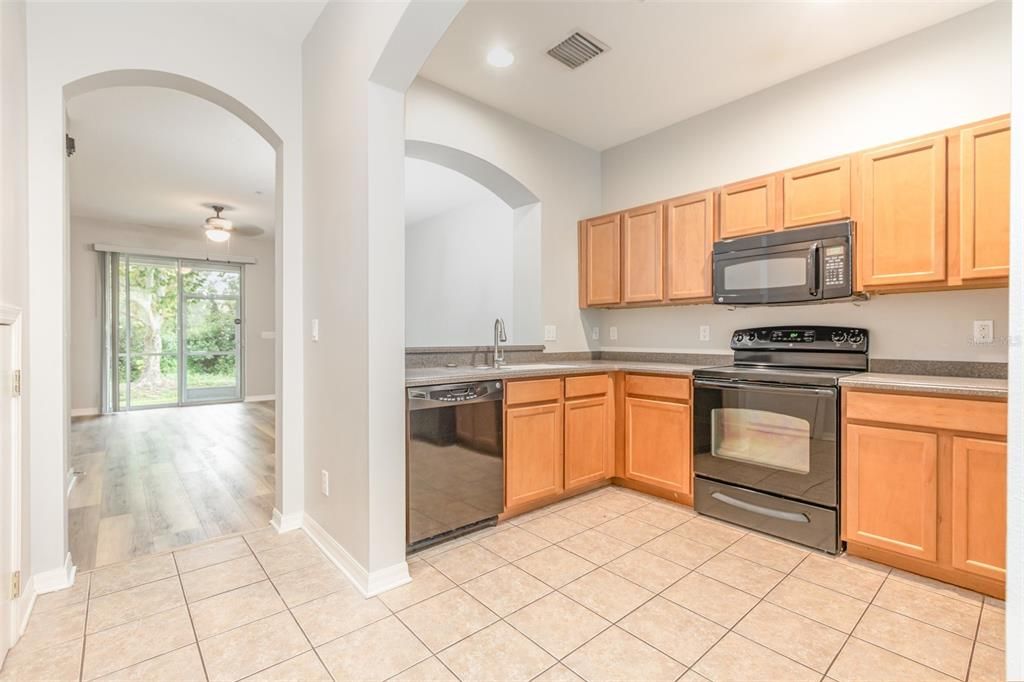 待售: $259,990 (2 贝兹, 2 浴室, 1003 平方英尺)