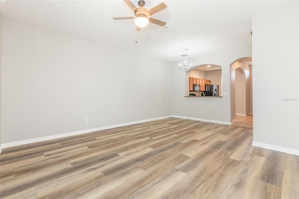 待售: $259,990 (2 贝兹, 2 浴室, 1003 平方英尺)