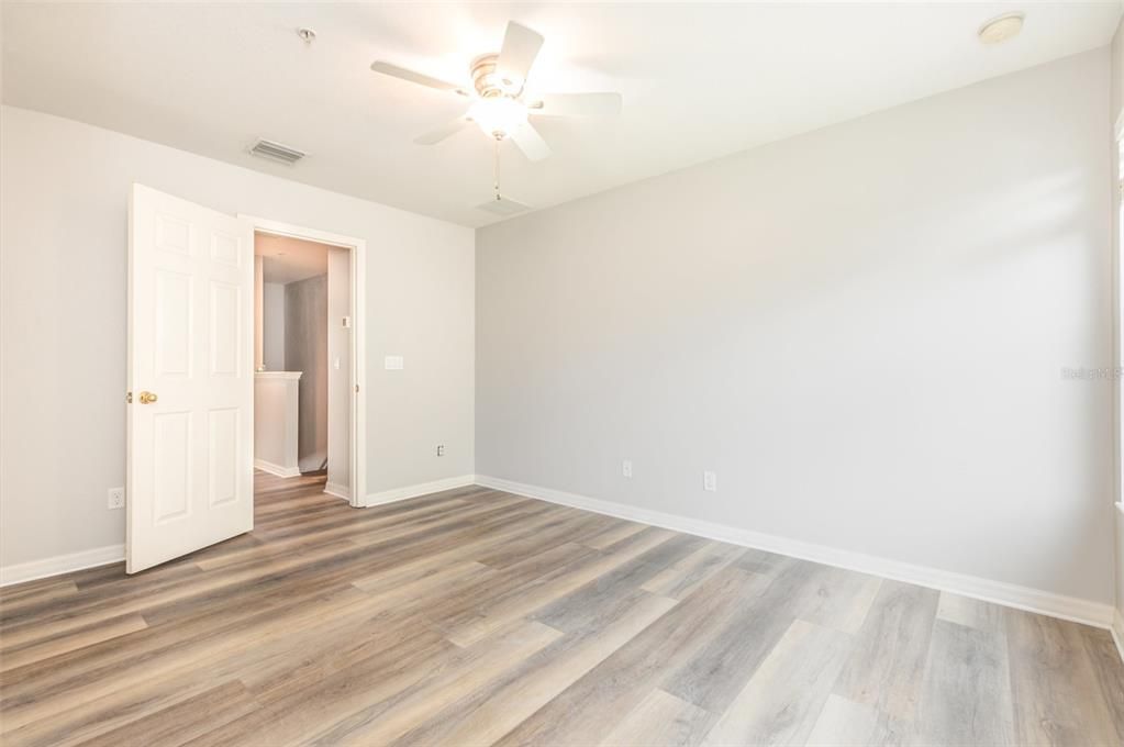 待售: $259,990 (2 贝兹, 2 浴室, 1003 平方英尺)