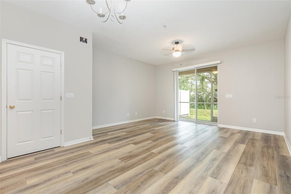 待售: $259,990 (2 贝兹, 2 浴室, 1003 平方英尺)