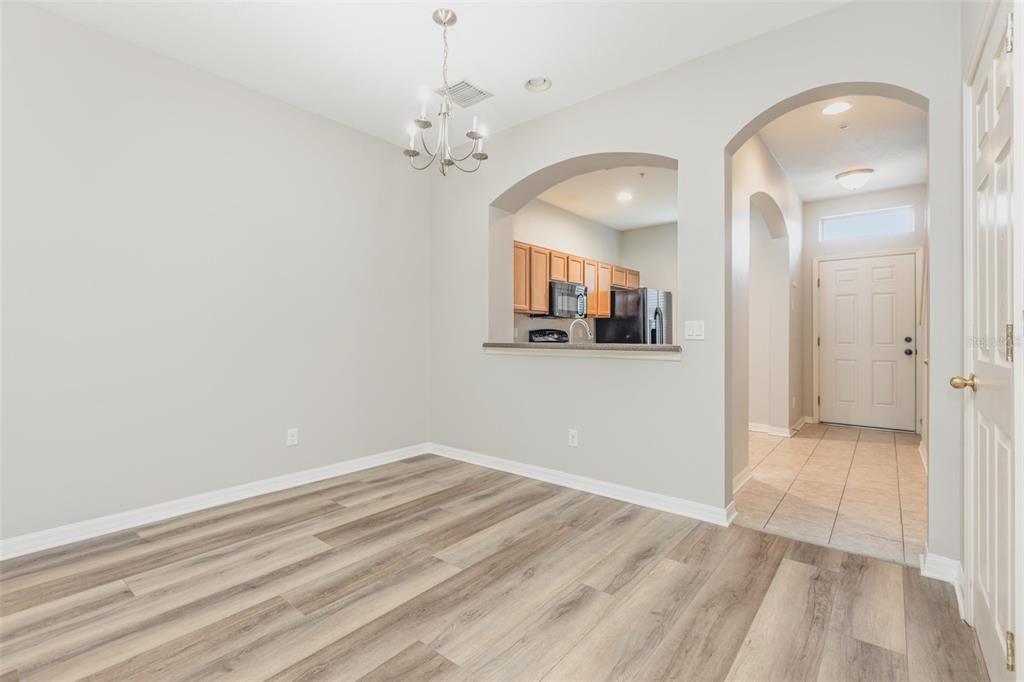 待售: $259,990 (2 贝兹, 2 浴室, 1003 平方英尺)