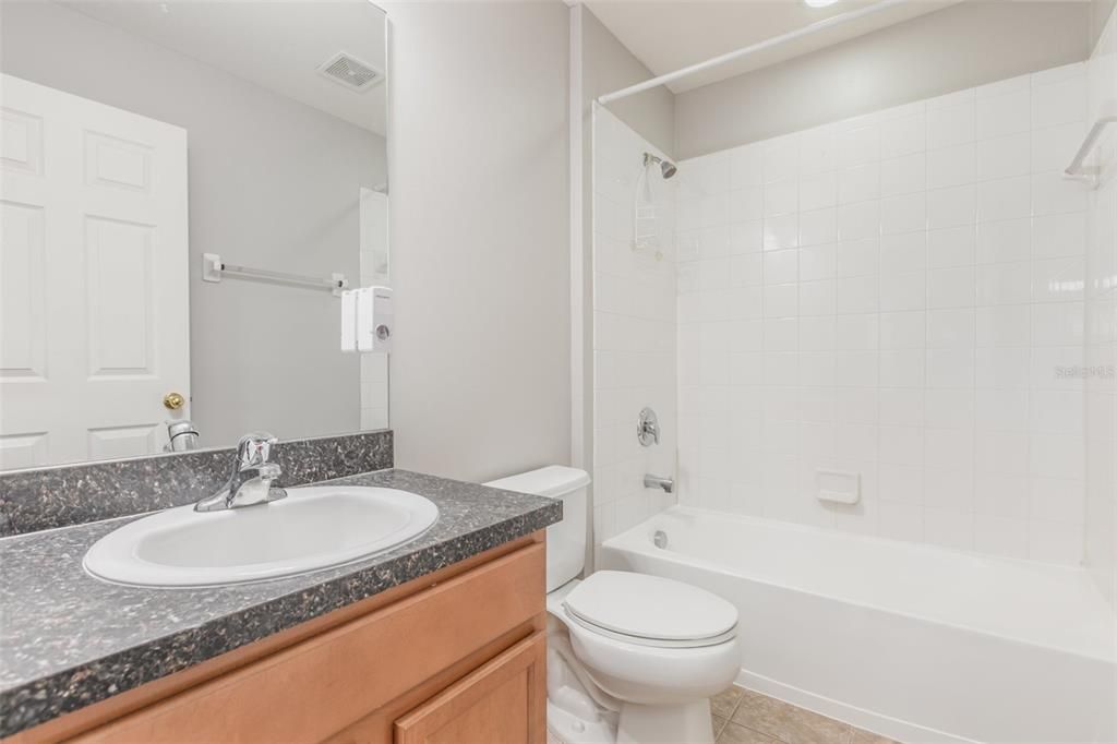 待售: $259,990 (2 贝兹, 2 浴室, 1003 平方英尺)