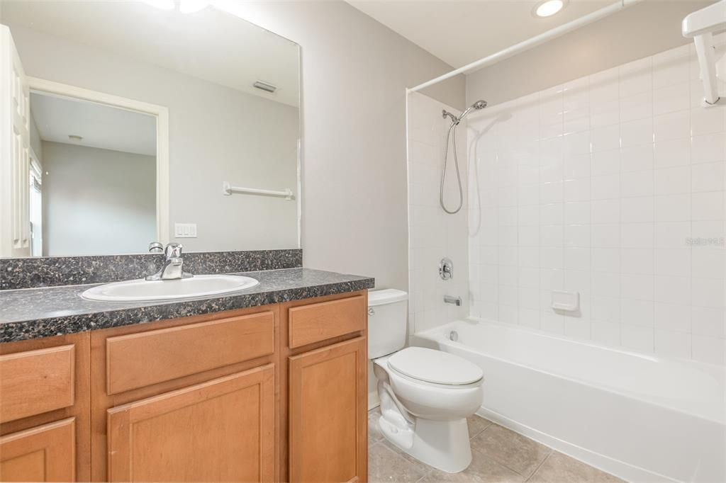 待售: $259,990 (2 贝兹, 2 浴室, 1003 平方英尺)