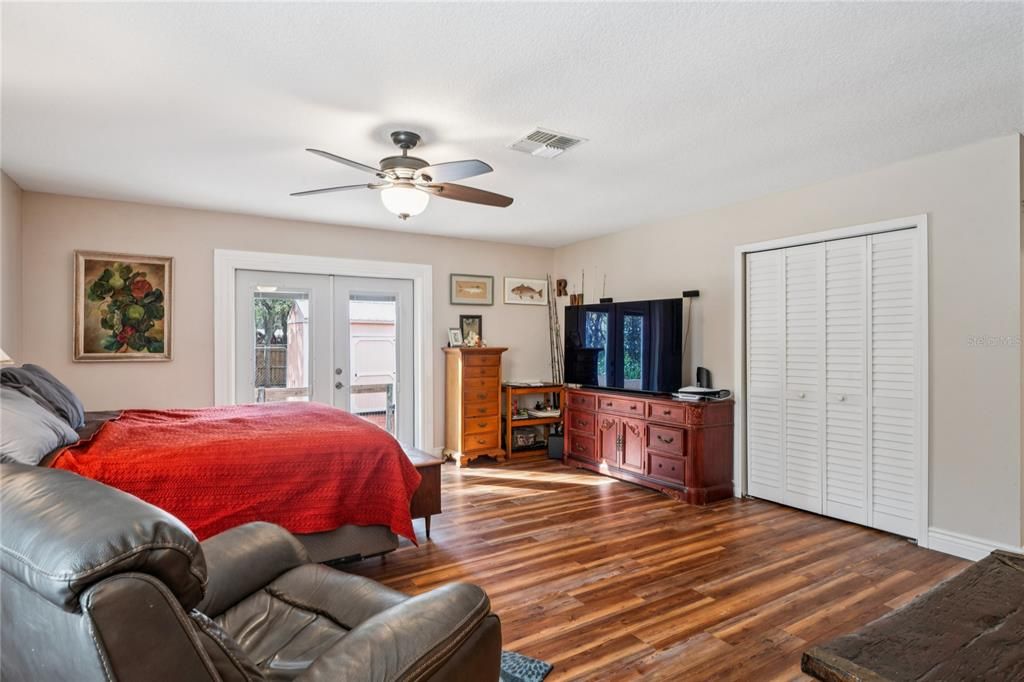 En Venta: $569,900 (3 camas, 2 baños, 1948 Pies cuadrados)