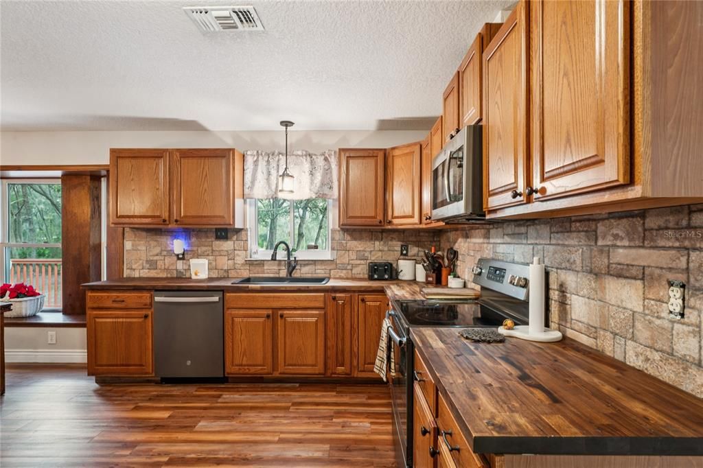 En Venta: $569,900 (3 camas, 2 baños, 1948 Pies cuadrados)