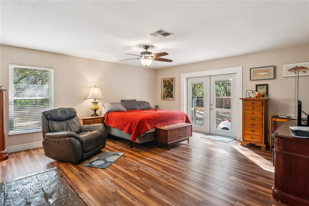 En Venta: $569,900 (3 camas, 2 baños, 1948 Pies cuadrados)