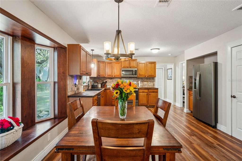 En Venta: $569,900 (3 camas, 2 baños, 1948 Pies cuadrados)