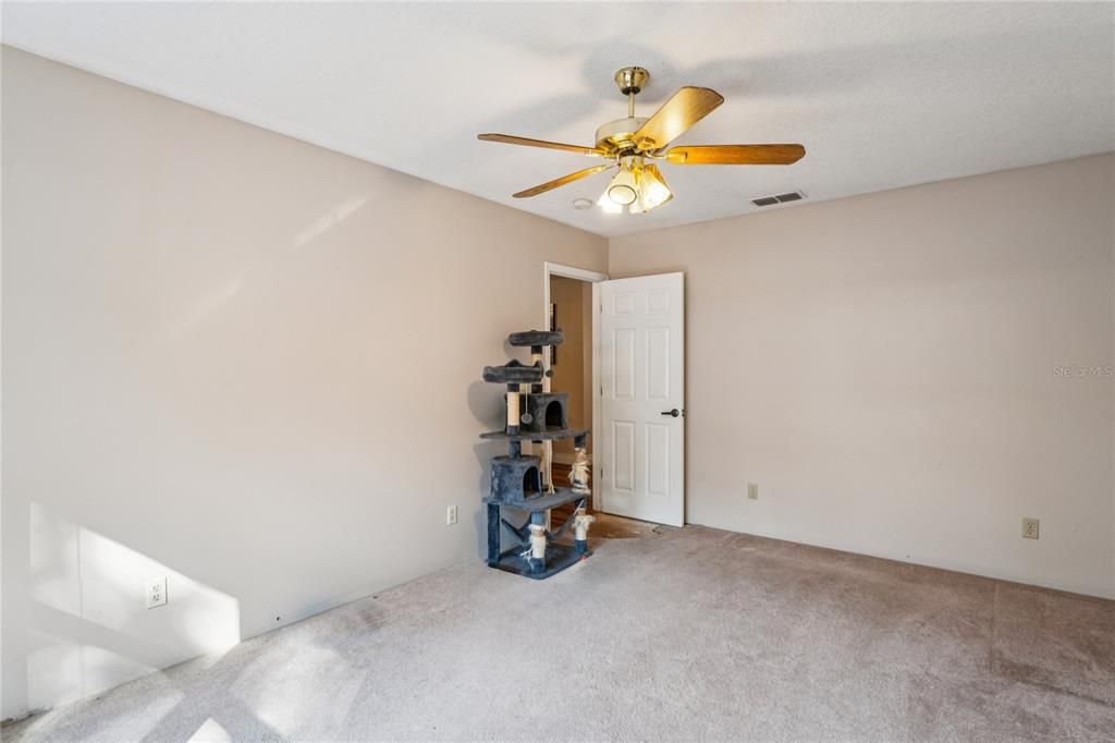 En Venta: $569,900 (3 camas, 2 baños, 1948 Pies cuadrados)