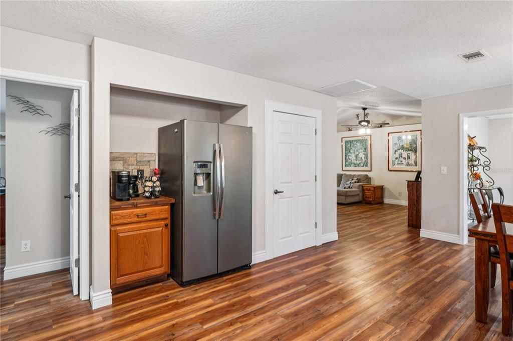 En Venta: $569,900 (3 camas, 2 baños, 1948 Pies cuadrados)