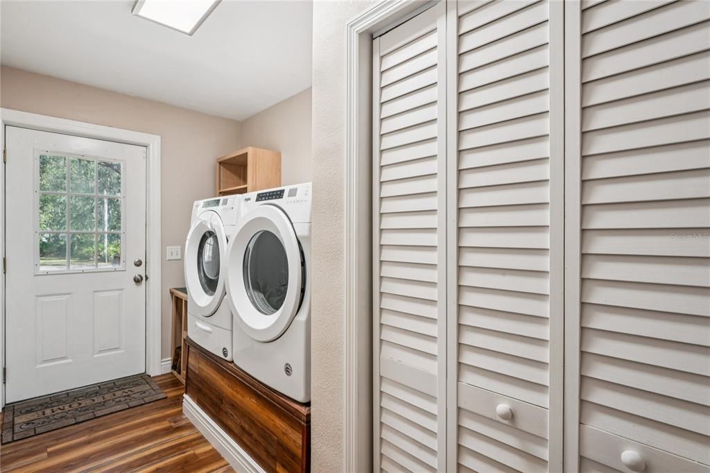 En Venta: $569,900 (3 camas, 2 baños, 1948 Pies cuadrados)