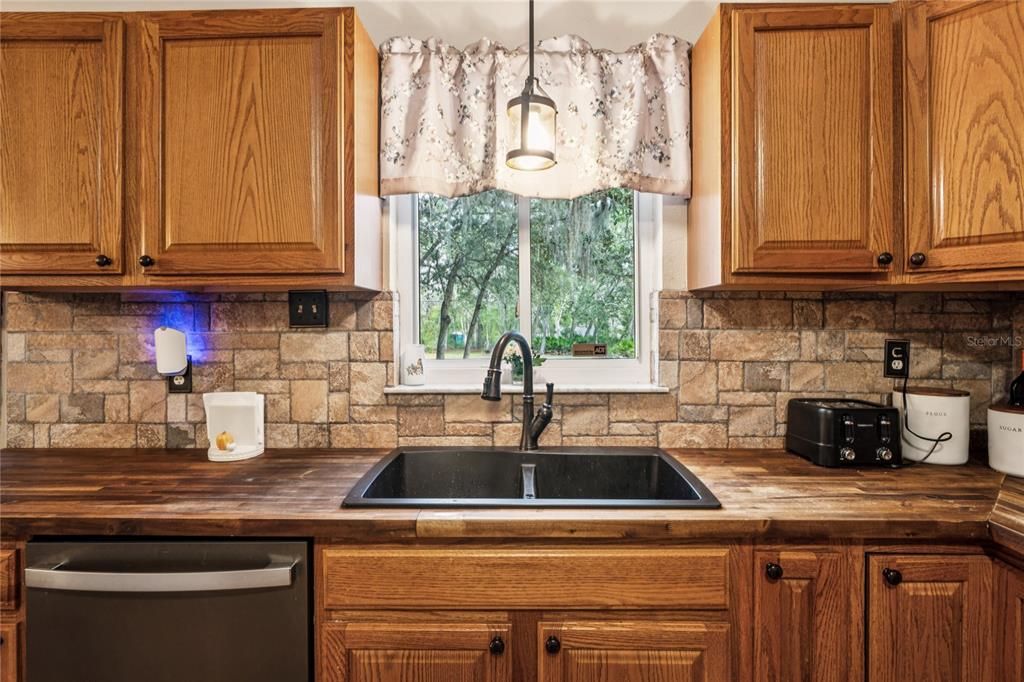 En Venta: $569,900 (3 camas, 2 baños, 1948 Pies cuadrados)