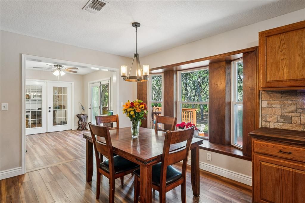 En Venta: $569,900 (3 camas, 2 baños, 1948 Pies cuadrados)