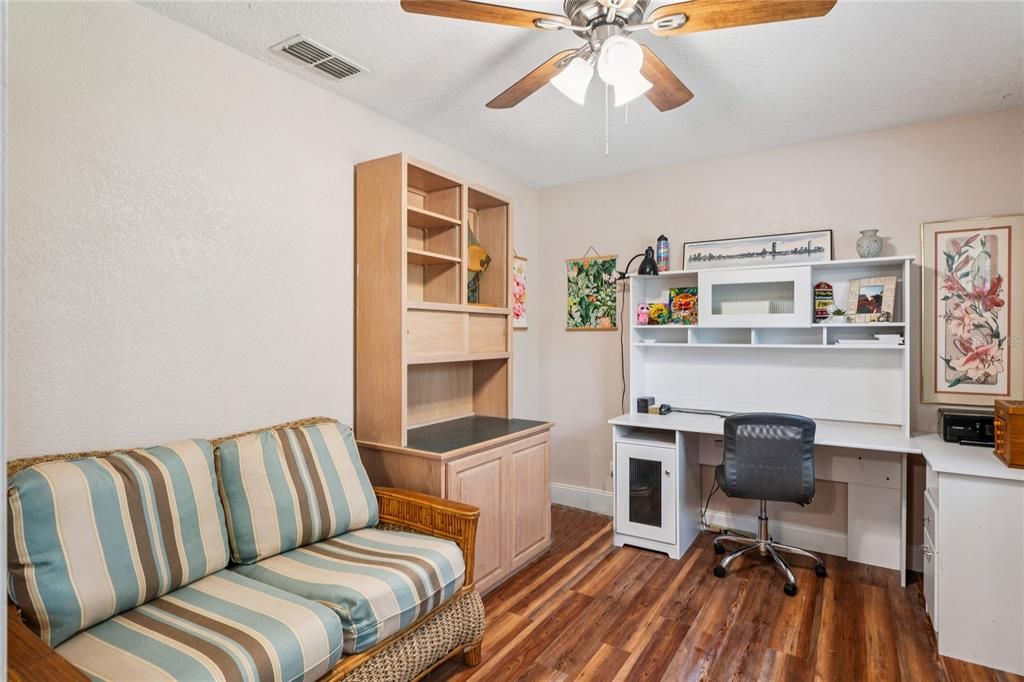 En Venta: $569,900 (3 camas, 2 baños, 1948 Pies cuadrados)