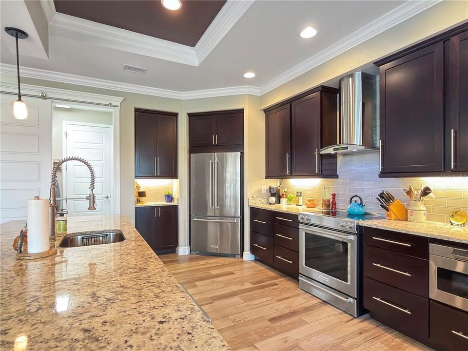 Activo con contrato: $720,000 (3 camas, 3 baños, 2177 Pies cuadrados)