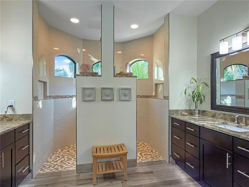 Activo con contrato: $720,000 (3 camas, 3 baños, 2177 Pies cuadrados)